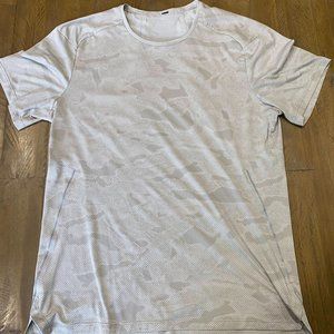 Fast and Free Camouflage-Print Recycled Breathe Light Mesh T-Shirt (Medium)
